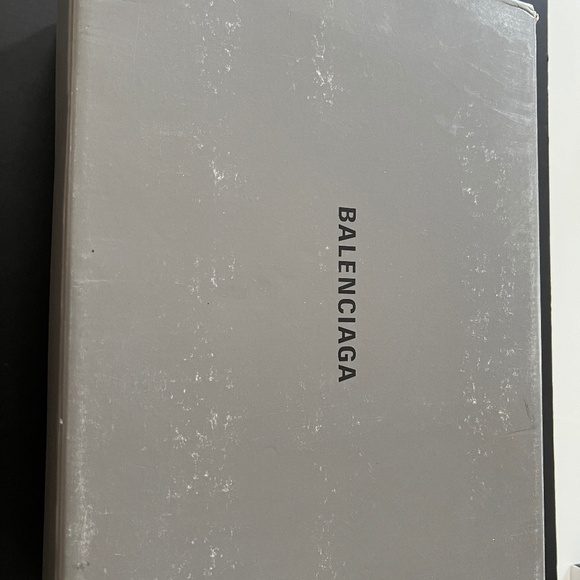 Balenciaga size 42 - Picture 1 of 5